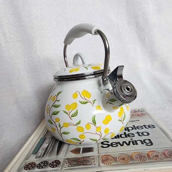 Crofton 2.3 Qt. Porcelain Enamel Teakettle, White With Lemon Vintage 50s Styled - Picture 2 of 8